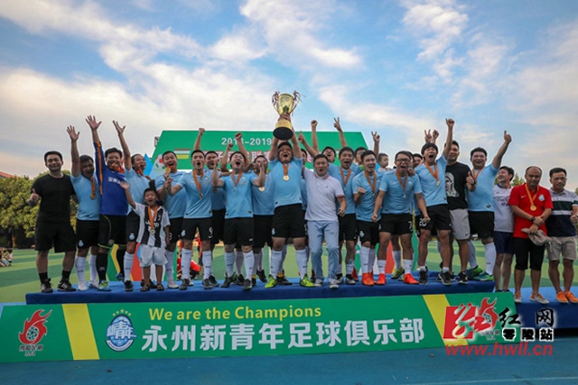 2年前的首发将只剩下里夫斯！美媒：湖人彻底推倒重建了